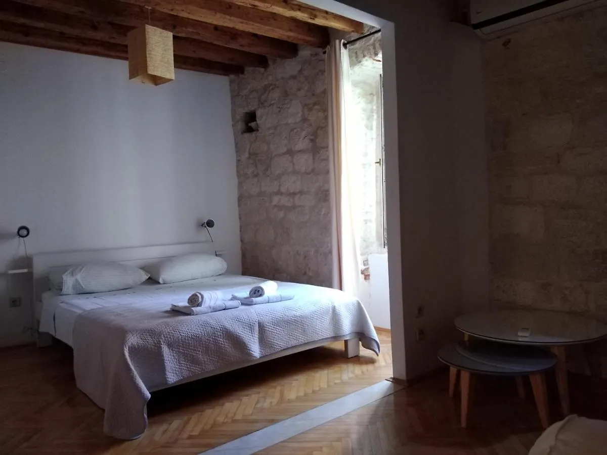 Rooms Livia Trogir Guest house