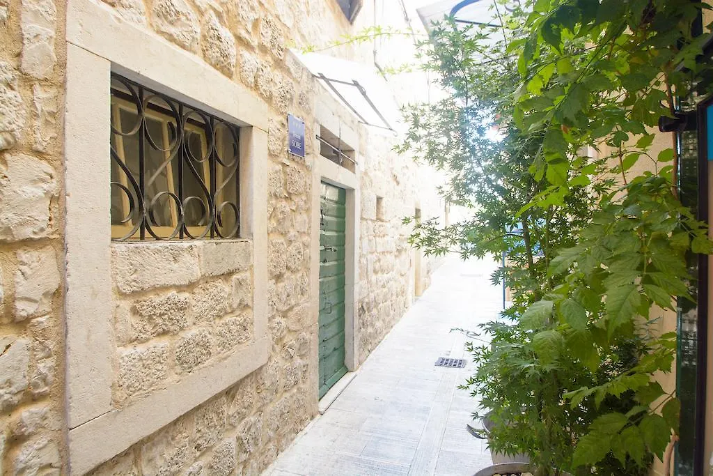 Rooms Livia Trogir Guest house