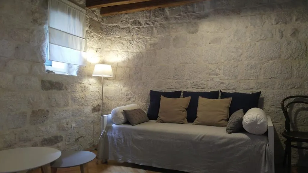Guest house Rooms Livia Trogir